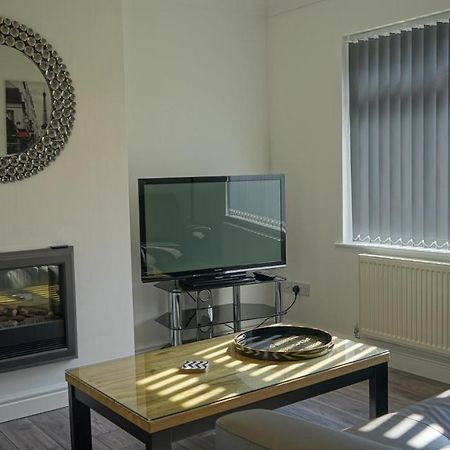 Palm House Apartment Уиднис Екстериор снимка