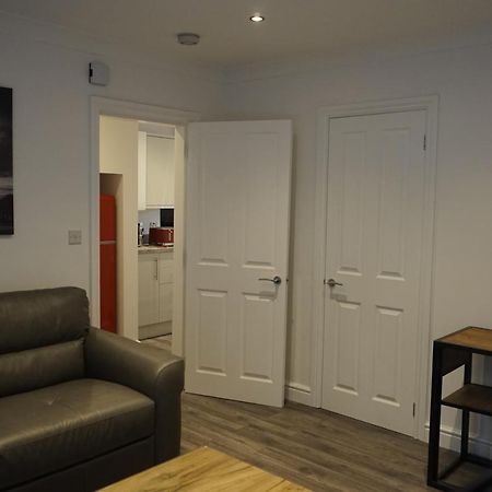 Palm House Apartment Уиднис Екстериор снимка