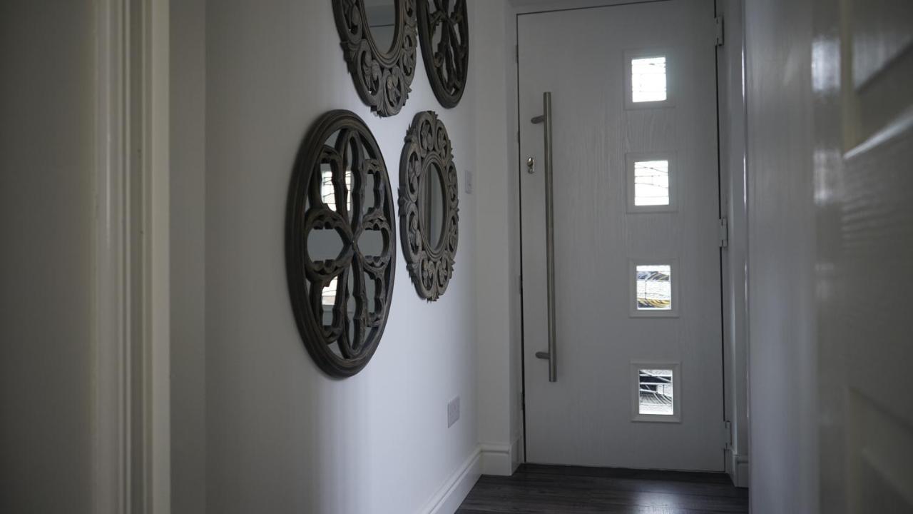 Palm House Apartment Уиднис Екстериор снимка
