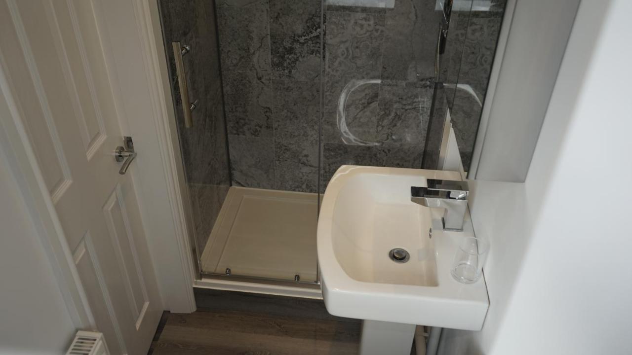 Palm House Apartment Уиднис Екстериор снимка