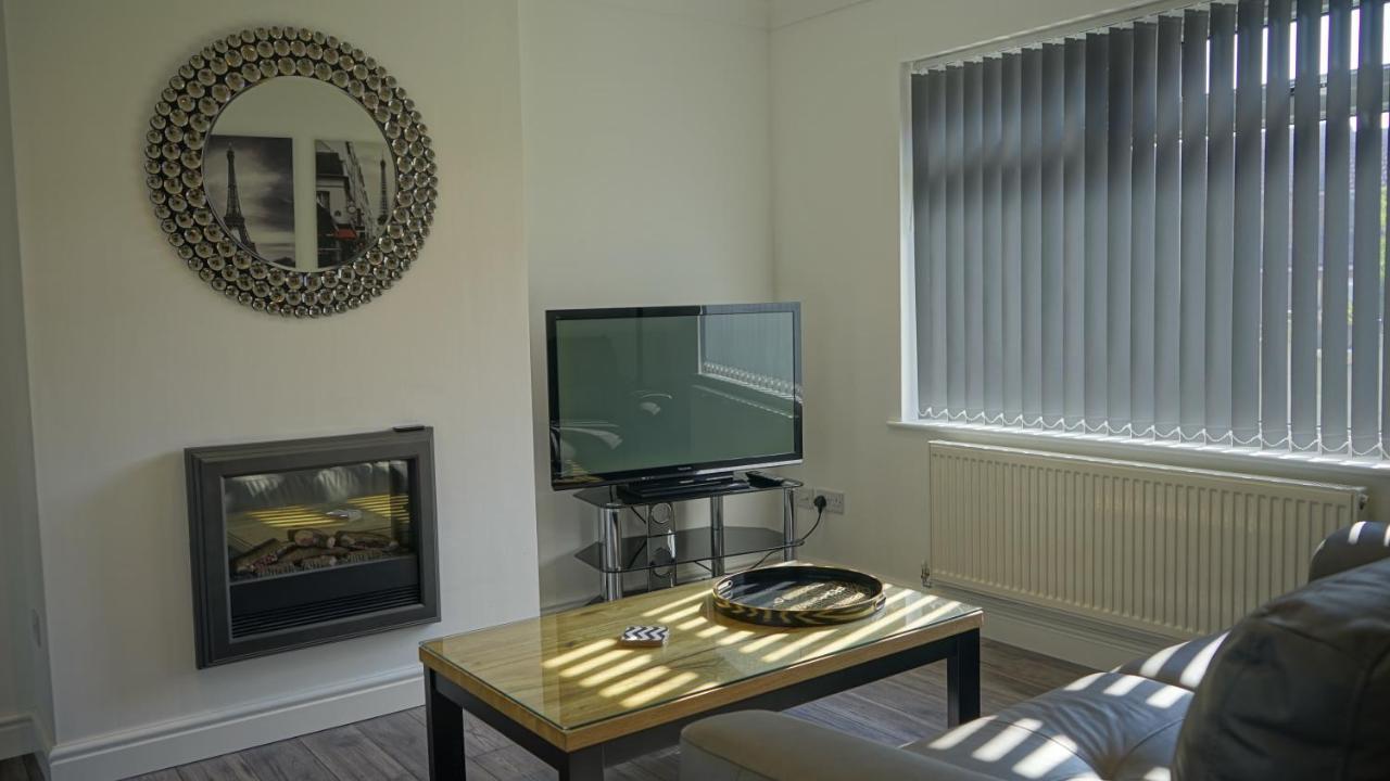 Palm House Apartment Уиднис Екстериор снимка