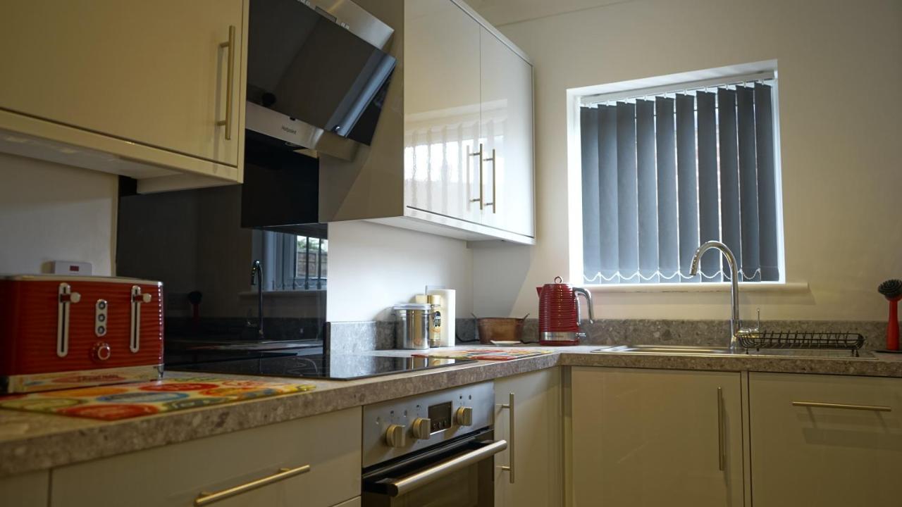 Palm House Apartment Уиднис Екстериор снимка