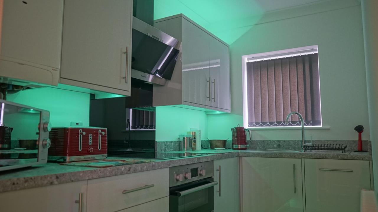 Palm House Apartment Уиднис Екстериор снимка