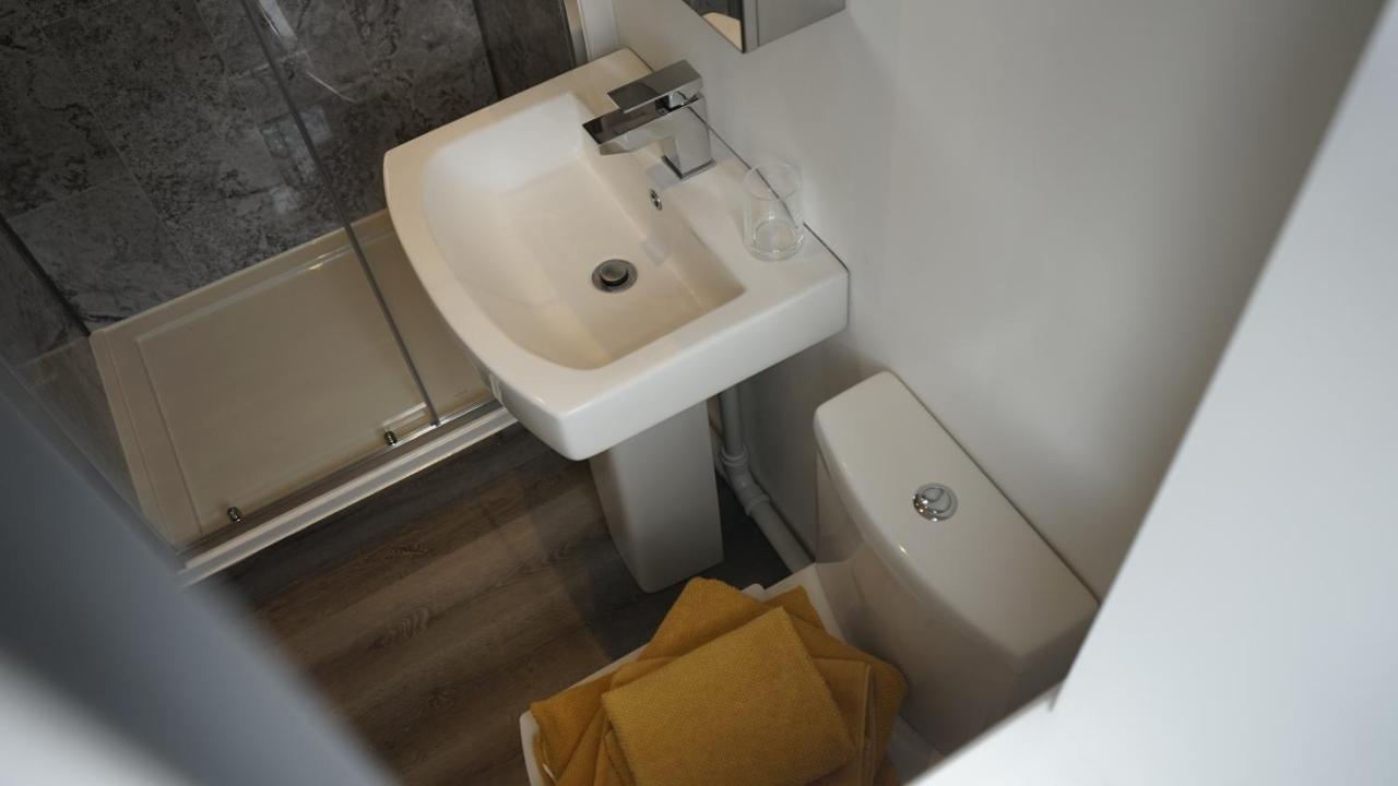 Palm House Apartment Уиднис Екстериор снимка
