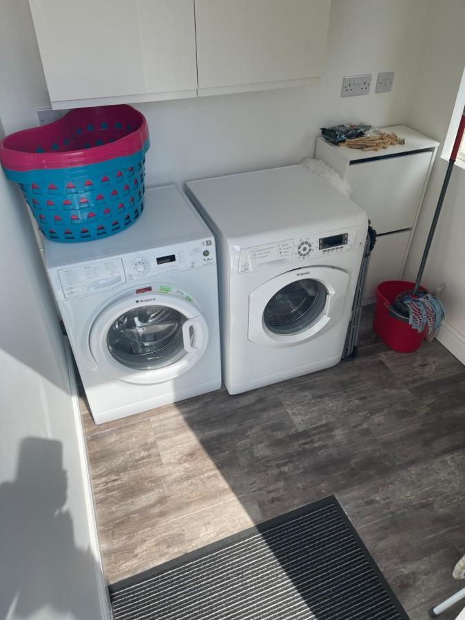 Palm House Apartment Уиднис Екстериор снимка