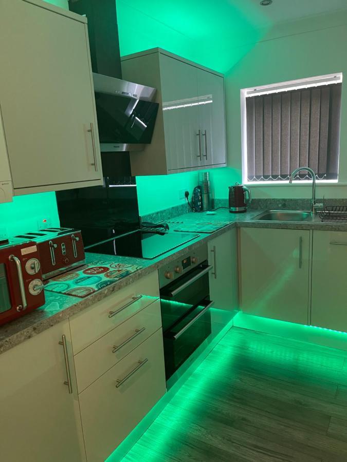 Palm House Apartment Уиднис Екстериор снимка